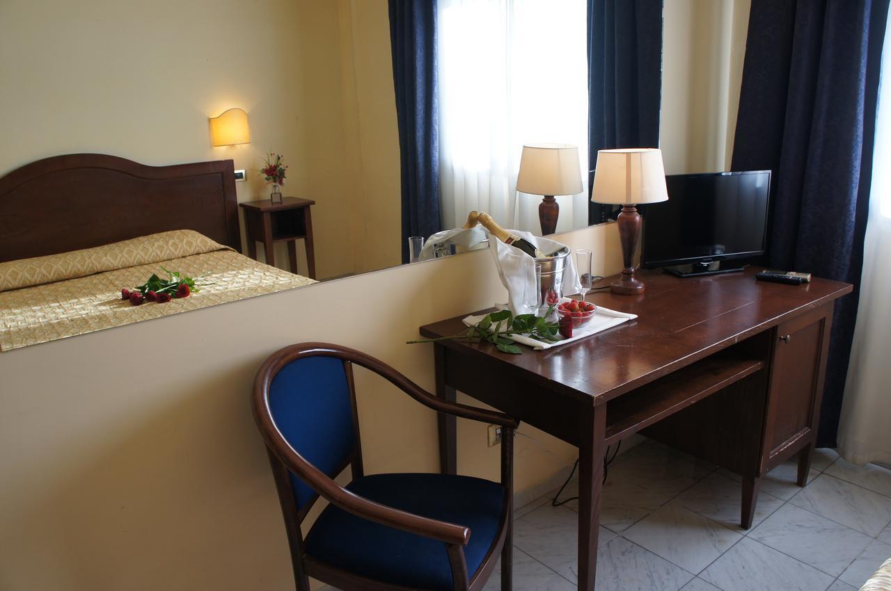 Hotel Albatros Каленцано Екстер'єр фото