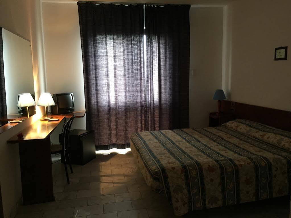 Hotel Albatros Каленцано Екстер'єр фото