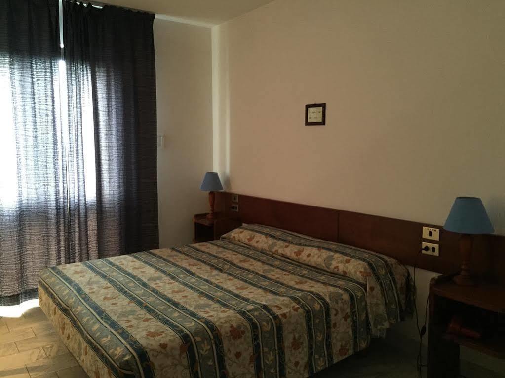 Hotel Albatros Каленцано Екстер'єр фото