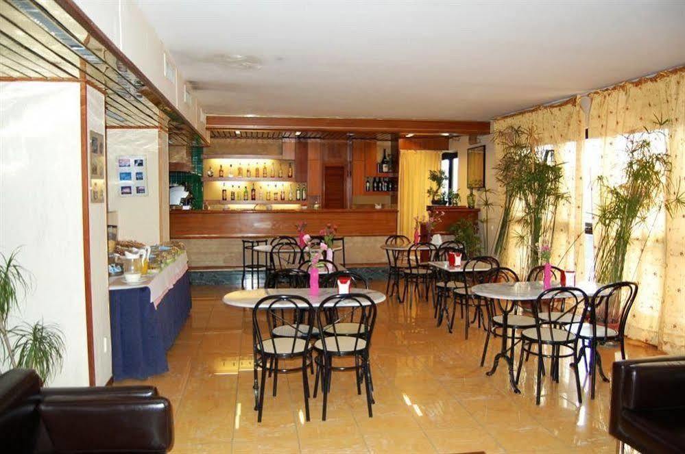 Hotel Albatros Каленцано Екстер'єр фото